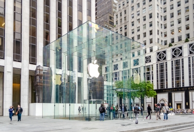 Apple Store cube on 5th Avenue, New York, USA