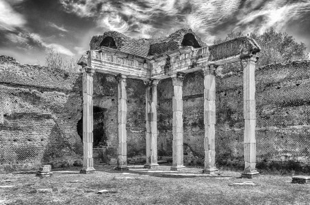 Roman ruins of Corinthian columns in Villa Adriana (Hadrian's Villa), Tivoli, Italy