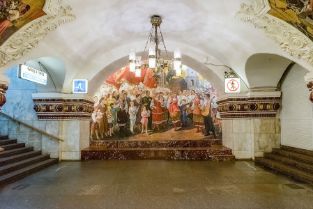 Kiyevskaya subway station in Moscow, Russia. The station is on the Arbatsko-Pokrovskaya Line of the Moscow Metro and opened in 1953